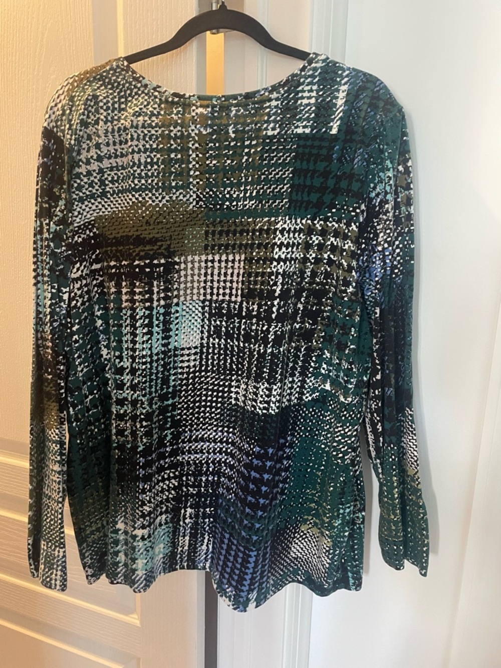 CJ Banks Green & Navy Abstract Print Long Sleeve 2X Top - Picture 2 of 5